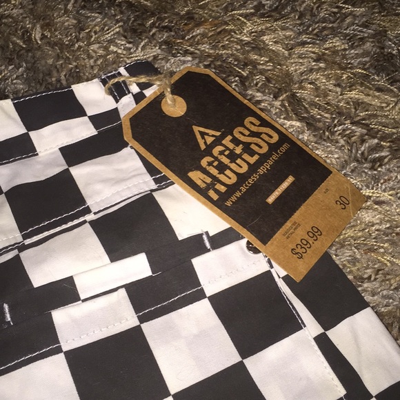 ACCESS - Picture 2 of 4